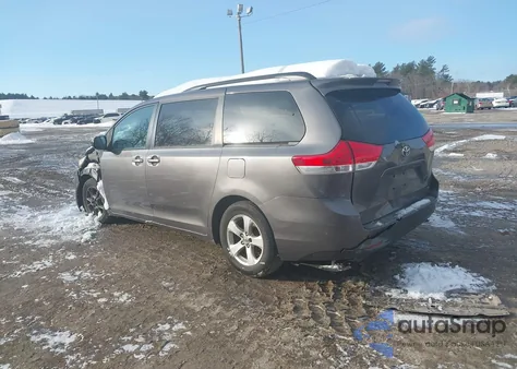 2011 Toyota Sienna Le V6 из США, поврежденный, VIN 5TDKK3DC3BS132226